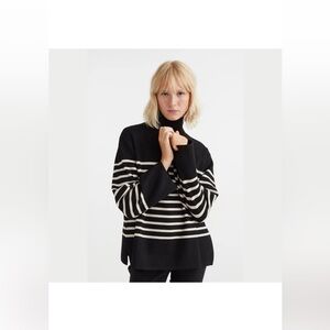 H&M MOCK TURTLENECK SWEATER